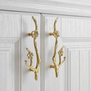 Poignées de porte de placard élégantes en laiton doré, poignées décoratives pour meubles, poignées de tiroir de garde-robe modernes, quincaillerie d'intérieur de luxe - Product Image 4