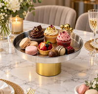 Ensemble moderne de 2 supports à pâtisserie en acier inoxydable, design perlé, base ronde dorée avec un aspect décoratif pour la pâtisserie à la maison