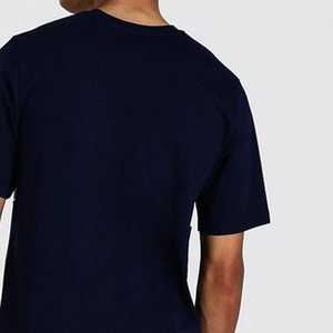 ชุดเสื้อยืดคอกลมสีกรมท่าและกางเกงขาสั้นสำหรับผู้ชาย ดีไซน์สีตัดต่อ สวมใส่สบาย ระบายอากาศได้ดี เหมาะสำหรับฤดูร้อน - Product Image 2