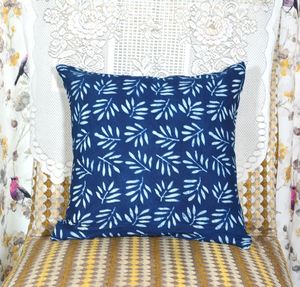 ปลอกหมอนอิงพิมพ์ลายด้วยมือสีครามธรรมชาติ ผ้าฝ้ายยั่งยืน - Product Image 1