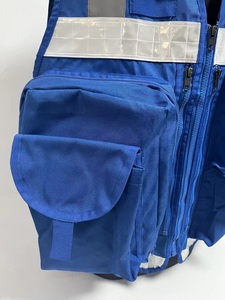 เสื้อกั๊กนิรภัยโพลีเอสเตอร์สะท้อนแสงแบบมีซิป กระเป๋าอเนกประสงค์ เสื้อผ้าเพื่อความปลอดภัย ชุดยูนิฟอร์มเจ้าหน้าที่ทางการแพทย์ - Product Image 3