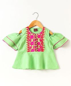 Ensemble de tenue pour filles, haut à épaules dénudées vert avec pantalon dhoti imprimé rose, tenue ethnique festive traditionnelle pour enfants - Product Image 2