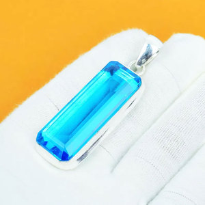 Collar de Plata de Ley 925 Hecho a Mano con Topacio Azul, Corte Baguette Rectangular Grande, Color Azul Cielo - Product Image 4