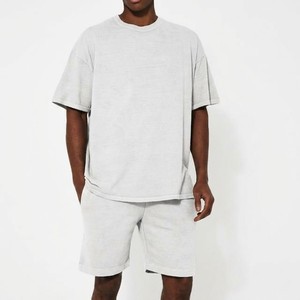 Conjunto de camiseta y pantalones cortos oversize para hombre, color gris claro, estilo minimalista y limpio, conjunto coordinado de verano, algodón suave, informal, dos piezas, OEM - Product Image 3