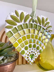 Décoration suspendue en mosaïque de verre et bois TCE, artisanat Art Déco, motif cœur, faite à la main, ornementale, ETHEREAL BLUSH BLOSSOM - Product Image 6