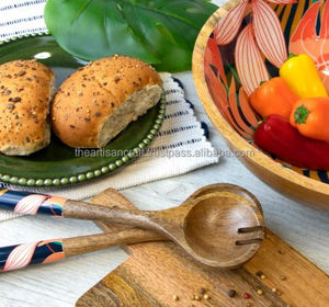 Ensemble de service à salade en bois rustique écologique fait à la main Ustensiles de cuisine naturels avec artisanat artisanal comprenant un bol et une cuillère - Product Image 4