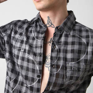 เสื้อเชิ้ตผู้ชายผ้าฟลานเนลกันยับ โพลีเอสเตอร์/ขนสัตว์/ผ้าฝ้าย ลายเรียบ มีซับใน ผลิตตามแบบ OEM ขายส่งจากโรงงาน คุณภาพสูง สำหรับฤดูใบไม้ร่วง - Product Image 5