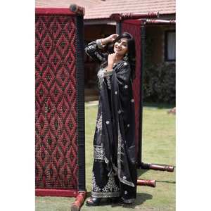 ชุดสูทปักลายสวยงามสำหรับผู้หญิง เหมาะสำหรับงานปาร์ตี้ - Product Image 1