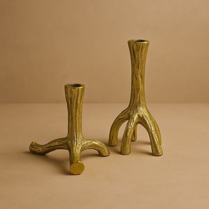 Modern Metal Candle Holder With <b>Silver</b> Finished Detailing Suitable For Residential Decorative Settings - Product Image 3