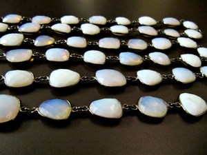 Ópalo Rosa Místico, Forma Irregular, Briolette, Cadena de Latón con Bisel, Joyería de Alta Calidad, Tamaño 12-15 mm - Product Image 2
