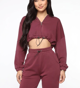 Conjunto Deportivo de Dos Piezas para Mujer 2026: Sudadera con Capucha y Pantalones Jogger, Top Corto - Product Image 1