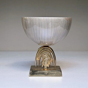 Bol de présentation élégant blanc coquillage, support en métal doré abstrait fait main, résistant à la chaleur, écologique, pour décoration de cheminée - Product Image 6