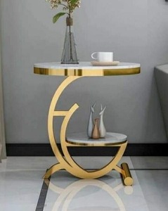 Table basse ronde en métal à trois pieds avec design décoratif industriel, meubles de salon modernes, style contemporain - Product Image 1