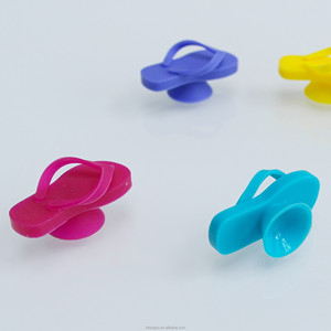 Juego de accesorios de barra de 6 chanclas coloridas marcador de bebida copa de vino ventosa marca de identificación encanto de decoración de bebidas - Product Image 4