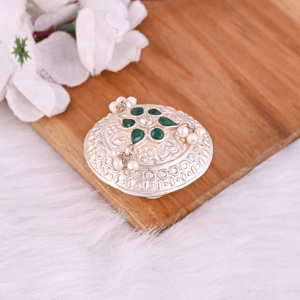 Anillo Grande Ajustable Boho con Diseño Floral de Gemas de Perla y Hidroperlas Verdes - Product Image 5