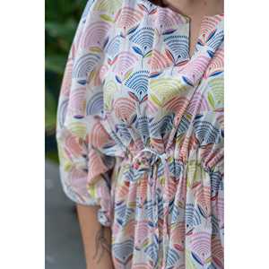 Kaftan Rainbow Dreams, Elegante Traje de Baño con Diseño de Arcoíris de Ensueño - Product Image 4