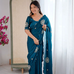 Sari en satin pur Fendi de créateur, lourd et élégant, avec broderies de perles et chemisier assorti en satin, idéal pour les occasions de mariage - Product Image 1