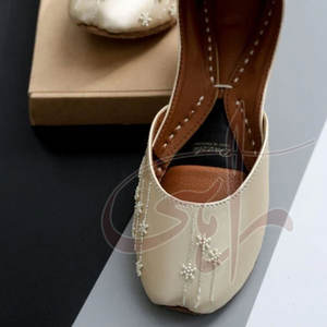 Khussa pour femmes de haute qualité et durables, couleur et logo personnalisés, tendance de la mode, imprimé, antidérapant, taille personnalisée - Product Image 6