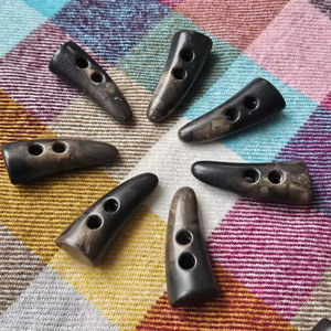Bouton en corne de bœuf/buffalo vintage de haute qualité, 2 trous, pour couture, artisanat, vêtement, écologique, style animalier, naturel, poli - Product Image 1