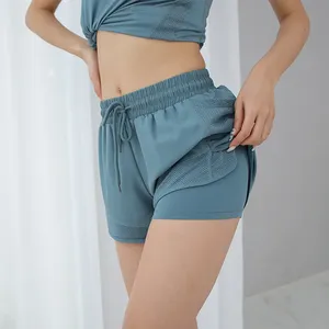 Shorts de yoga taille haute pour femmes, double couche, maille respirante, taille élastique, couleur unie, athlétique, entraînement, gym, polyester, sans couture - Product Image 1