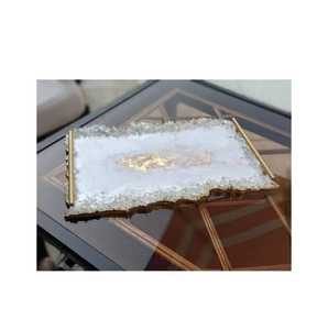 Plateau de service élégant en résine blanc givré avec bordure en cristal écrasé et incrustation en feuille d'or, plateau rectangulaire de luxe pour boissons - Product Image 1