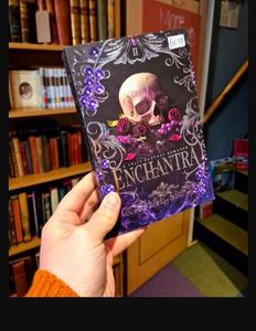 เอนชานตรา โดย เคย์ลี สมิธ หนังสือปกอ่อน นวนิยายแฟนตาซี โรแมนติก และเวทมนตร์มืด - Product Image 2
