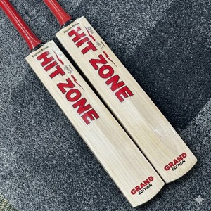 Bate de Críquet Profesional de Madera de Sauce Inglés HIT ZONE, de Alta Calidad, Ligero, Tamaño Completo, Potencia y Equilibrio, Agarre Suave, Ideal para Partidos - Product Image 1