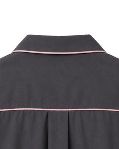 เสื้อเชิ้ตผู้ชายสีเทาชาร์โคลทรงโอเวอร์ไซส์แบบลำลอง แต่งขอบสีชมพู แขนครึ่งตัว คอคิวบา สไตล์สตรีทแฟชั่นฤดูร้อน - Product Image 6