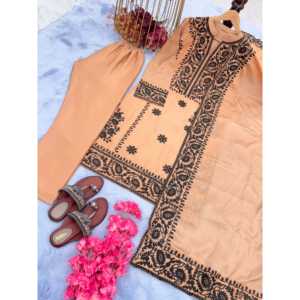 Ensemble haut, bas et dupatta pour femmes avec un travail de broderie élégant - Product Image 1