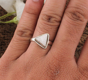 Bague Druzy Blanche en Argent Sterling, Bijou Druzy Scintillant, Cadeau Unique pour Demoiselle d'Honneur, Bague Délicate en Pierre Blanche, Cadeau pour Elle - Product Image 1