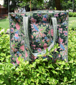 Sac fourre-tout en coton matelassé fait main, imprimé floral coloré, léger et spacieux (18x18 pouces) - Product Image 2