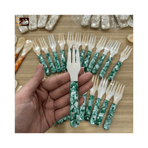 Cuillère à caviar en nacre - Vaisselle de luxe, fabriquée à la main au Vietnam, cuillère de service décorative, cuillère artisanale haut de gamme - Product Image 1