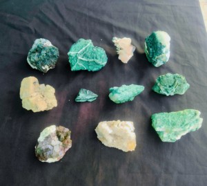 อะโพฟิลไลต์ธรรมชาติสวยงาม พร้อมแร่สติลบิท ตัวอย่างแร่ดิบ คอลเลกชันหิน AK Minerals ของตกแต่งบ้าน - Product Image 3
