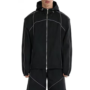 Ensemble deux pièces de survêtement coupe-vent réfléchissant personnalisé pour hommes, veste coupe-vent en nylon à capuche et pantalon de survêtement ample surdimensionné, vente en gros - Product Image 4
