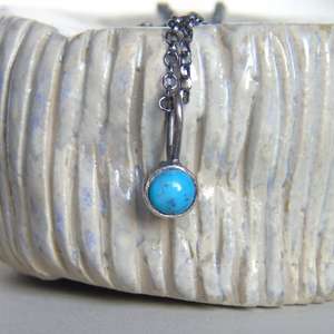 Pendentif délicat en turquoise bleue, breloque botanique printanière, ensemble de bijoux en argent sterling pour fiançailles et anniversaire, fait main - Product Image 3