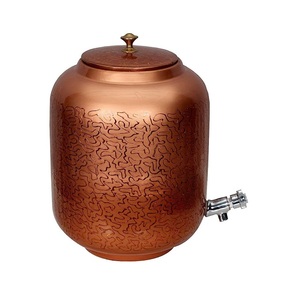 Dispensador de agua de cobre puro con grifo de latón duradero para servir agua fácilmente en la cocina y el comedor - Product Image 4