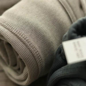 เสื้อผ้าแฟชั่นโลโก้สั่งทำปี 2026 ผ้าคอตตอนหนา 100% ผ้าไม่ทอ กันน้ำ เป็นมิตรกับสิ่งแวดล้อม คุณภาพสูง เสื้อลำลองผู้ชาย สวมใส่สบาย - Product Image 6