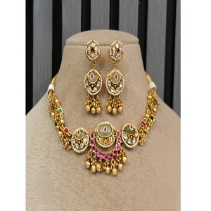 Ensemble collier et boucles d'oreilles en moissanite plaqué or, qualité supérieure, style antique, pour collection de mariage. - Product Image 2