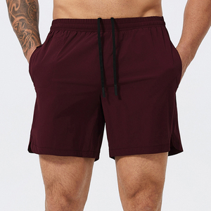 กางเกงขาสั้นออกกำลังกาย 2 in 1 แบบมีรอยผ่าด้านข้างสำหรับผู้ชาย กางเกงวิ่งแห้งเร็วสำหรับออกกำลังกายในยิม - Product Image 4