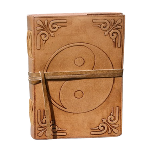 Diario de Cuero con Grabado Yin Yang, Tapa Dura Hecha a Mano, Papel de Algodón Reciclado, Cierre de Cuerda, Cuaderno de Meditación Estilo Antiguo - Product Image 1