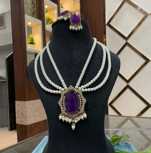 Exclusivo Juego de Collar y Aretes Kundan de Moda, Chapado en Oro de Primera Calidad, con Circonitas y Perlas de Imitación en Capas, para Bodas y Fiestas - Product Image 2