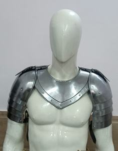 Ensemble authentique de gorgete et épaulettes médiévales en acier doux, artisanal, pour costume de chevalier, cosplay et reconstitution historique, armure de cou - Product Image 1
