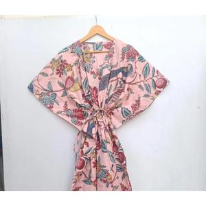 Robe kaftan en coton rose à imprimé floral et oiseaux pour femme, style bohème, idéale pour la plage et les vacances - Product Image 1