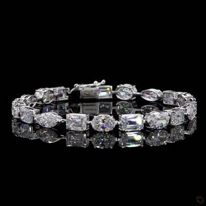 Bracelet en or de luxe avec émeraude ovale cultivée en laboratoire IGI et diamants de taille marquise, bijoux fins pour femmes - Product Image 3