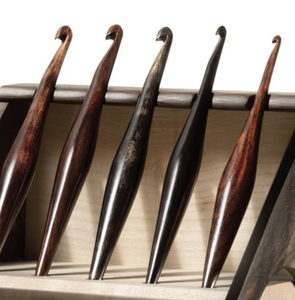 Juego de 13 Agujas de Ganchillo de Madera de Sheesham de Alta Calidad, Hechas a Mano, Ecológicas, de la India - Product Image 2