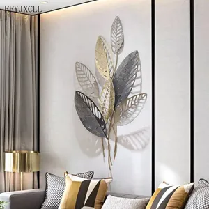 Elegante arte de pared de metal con diseño floral hecho a mano para decoración moderna del hogar con detalles artísticos intrincados. - Product Image 3