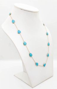 Collier en turquoise naturelle en or jaune massif 18 carats avec pierre précieuse bleu ciel sertie en clos et facettée - Product Image 3