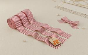 Ruban en polyester rayé rouge et blanc de 38 mm pour emballage cadeau et artisanat - Product Image 4