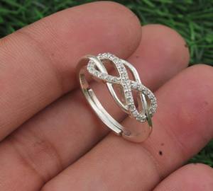 Bague Solitaire Classique Bohème Faite à la Main en Argent Sterling 925 avec Sertissage Clos et Zircon Cubique Taille Brillant, Certifiée Jaipur, Unisexe, pour Mariage - Product Image 1