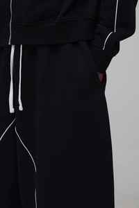 Ensemble survêtement homme bordeaux avec sweat à capuche zippé et pantalon de jogging coupe ample, passepoil contrastant, style streetwear - Product Image 4